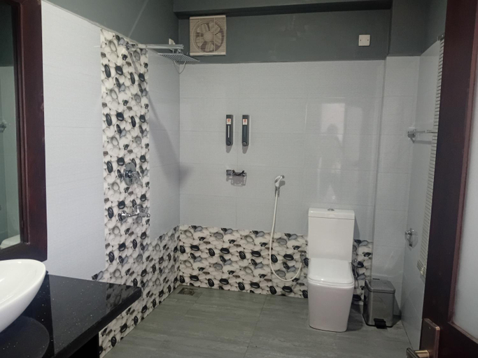 Bathroom 3, LAWAN ONE KANDY, K.F.G. & G. Korale