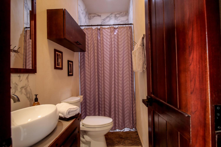 Bathroom 4, Mizu Villa, Progreso