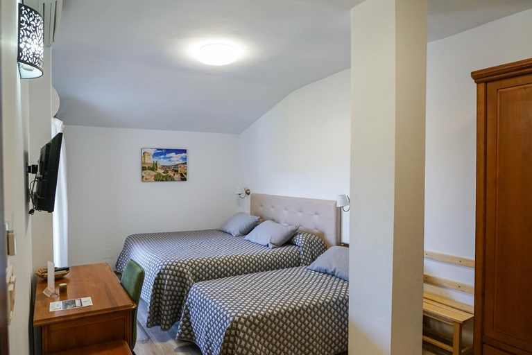 Bedroom 3, Hostal y Apartamento Rural Los Naranjos, Granada