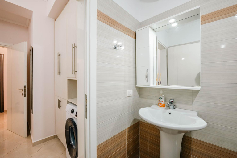 Bathroom 2, Rei Apartments, Sarandës