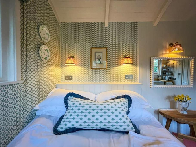 Others 5, Shepherd's Hut at The Granary, West Sussex