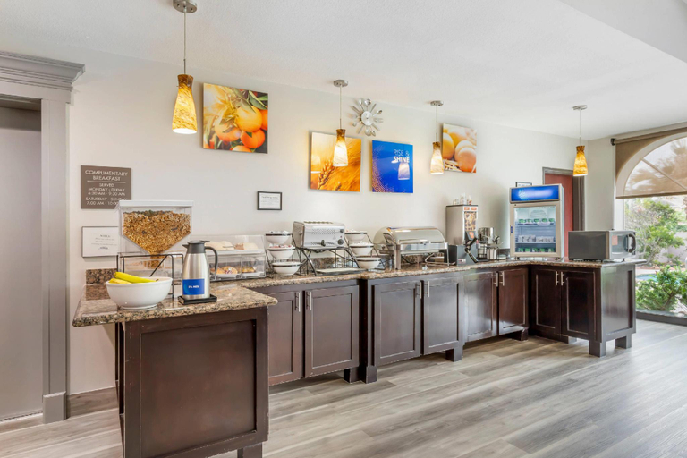 Food & Drinks 5, Comfort Inn & Suites FM1960-Champions, Houston