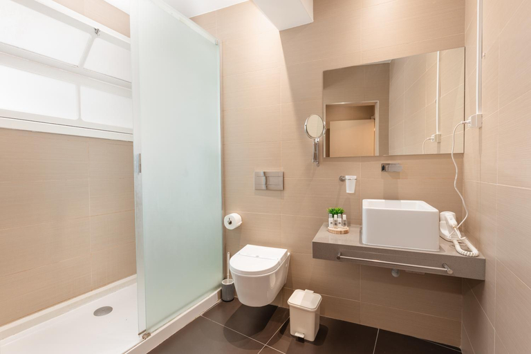 Bathroom 3, Serenata Hostel, Coimbra