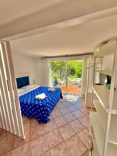 Bedroom 2, Dependance in Villa, Latina