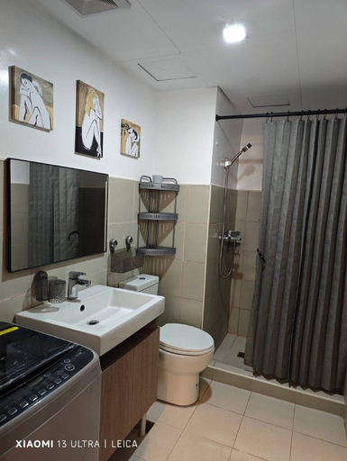 Bathroom 3, Luxhomme 3 Bed Condo with Balcony City Moutain View, Baguio City