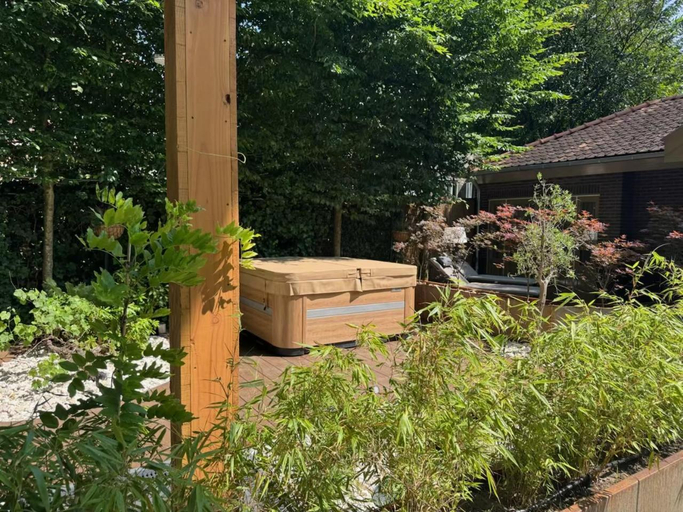 Others 5, Berg en Bos Suite met luxe jacuzzi, Apeldoorn