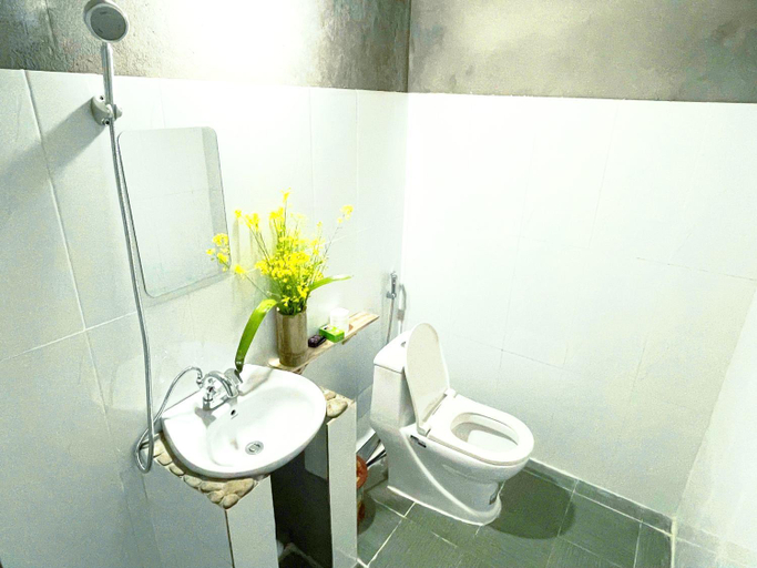 Bathroom, Huy man bungalow, Quản Bạ