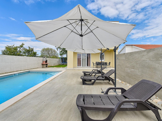 3, Modern Villa With Private Hydromassage Pool, Vodnjan