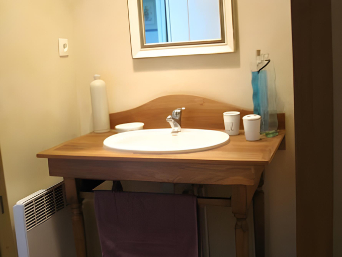 Bathroom 4, La Mesnagerie, Maine-et-Loire