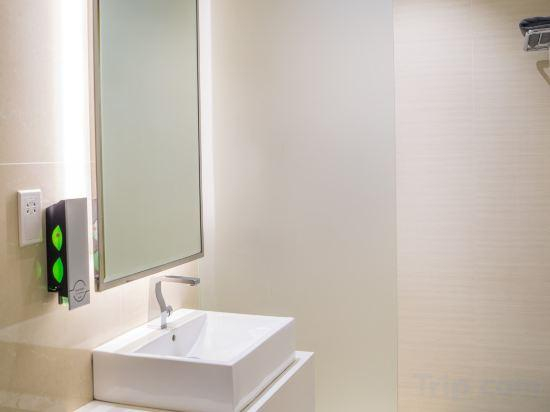Bathroom 5, Ambassador Transit Lounge Singapore T3, Singapura