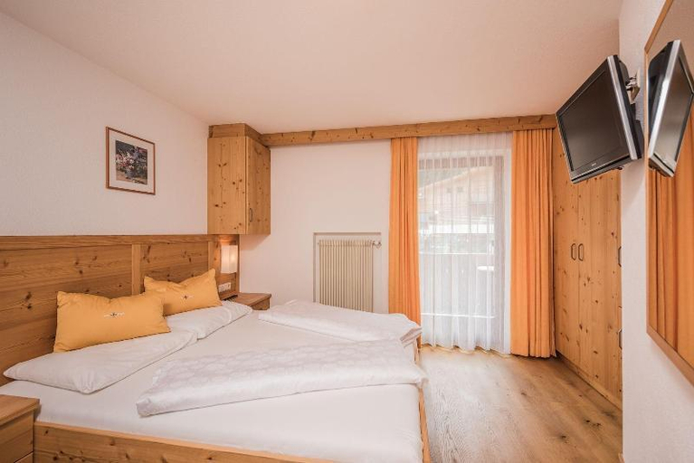Bedroom 3, Alpine Nature Hotel Stoll****, Bolzano