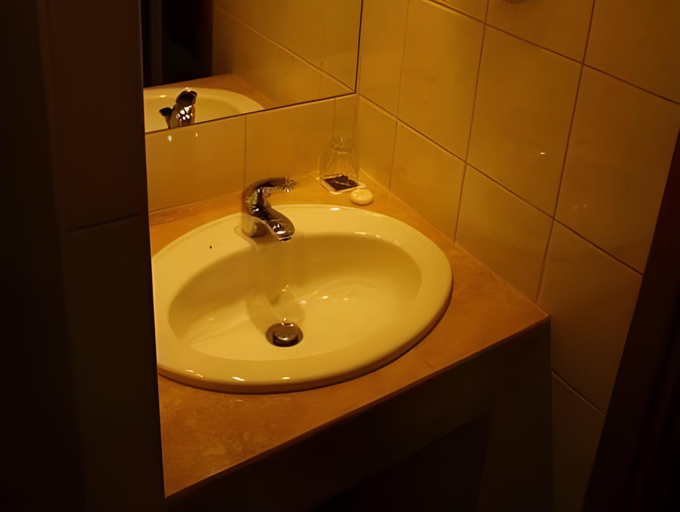 Bathroom 3, Edenrock Stairs, Szentendre