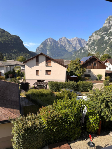 Others 4, Zimmer mit eigenem Badezimmer, Glarus