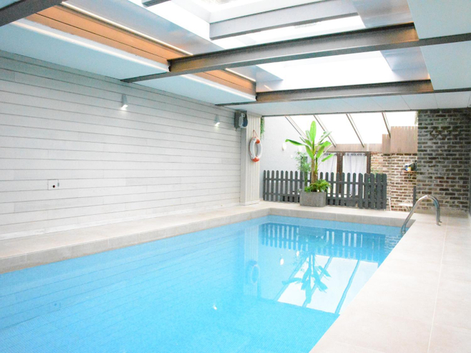 Sport & Beauty 2, Luxury Pool Villa in Goesnes, Namur