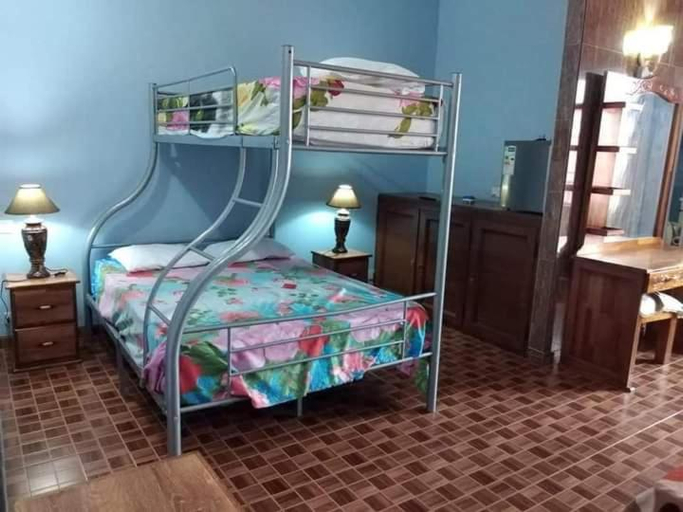 Bedroom 2, Anand Villa Guest House