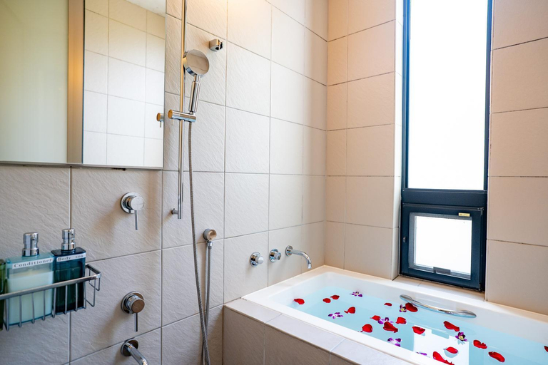 Bathroom, シースペースロード SeaSpaceRoad, Onna