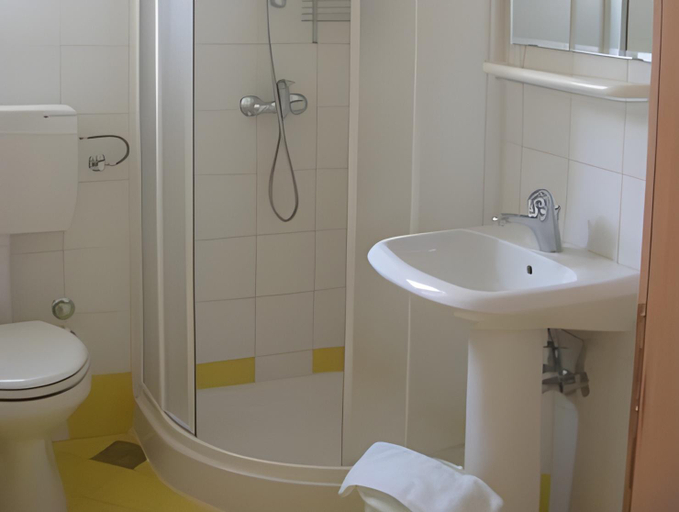Bathroom 3, Vis a Vis Apartments, Baška