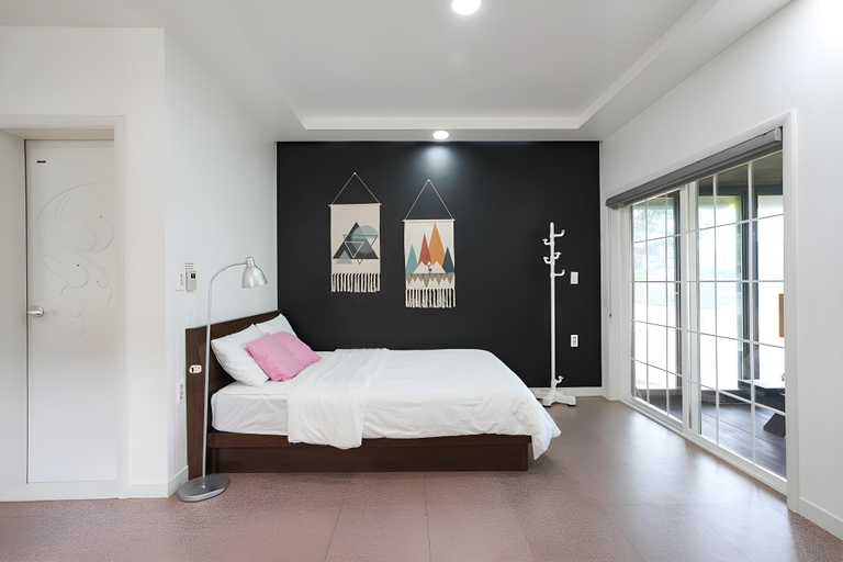 Bedroom 2, Anmyeondo Chueogdeohagi, Taean