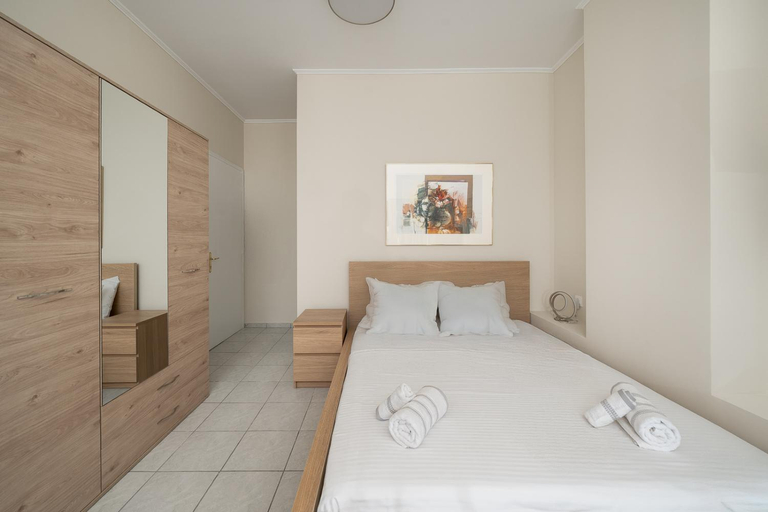 Bed, Bed & Flight, Attica