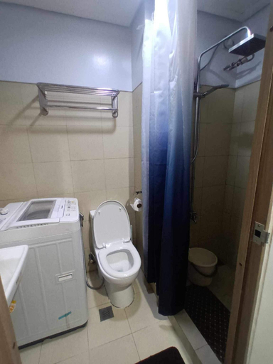 Bathroom 2, The 2nd Staycation near MOA, Airport,Netflix, WIFI, Pasay City