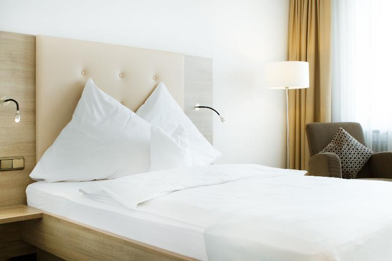 Bedroom 2, Hotel Und Gasthof Zum Hirsch, Dillingen an der Donau