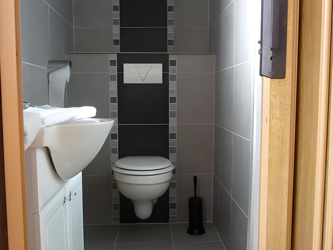 Bathroom 2, Auberge Le Sillet, Jura