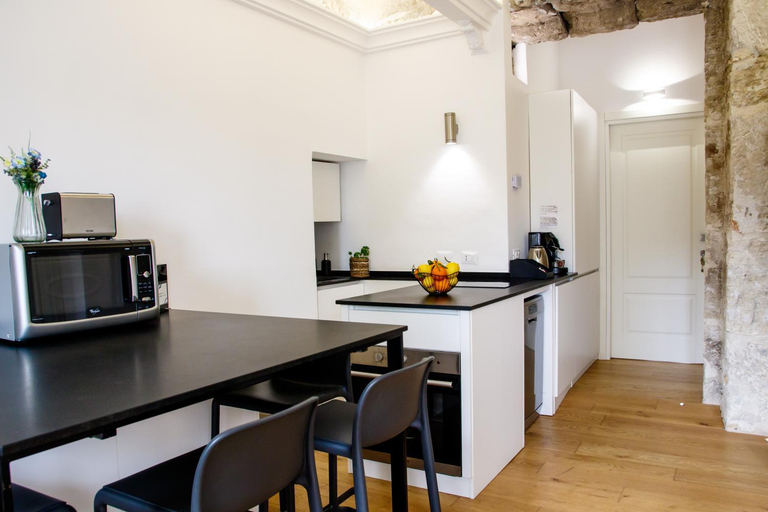 Others 4, Valverde Home, Palermo