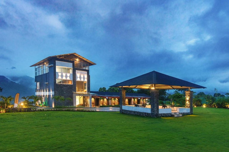Exterior & Views