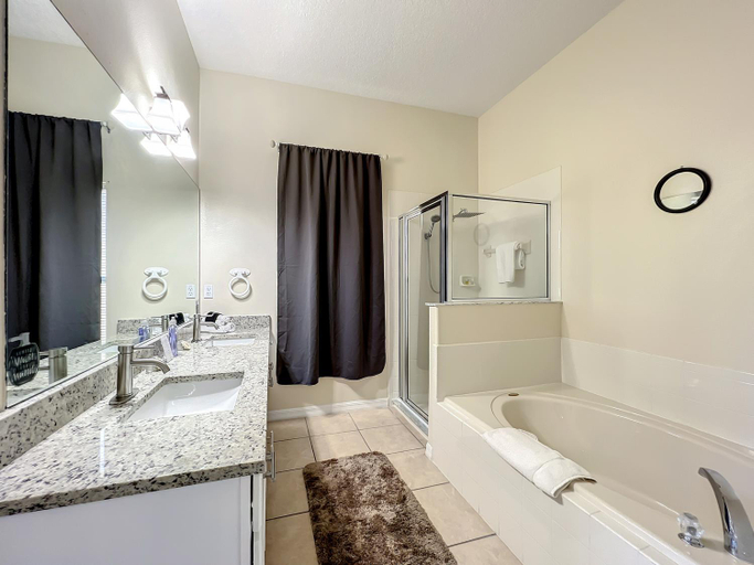 Bathroom 4, 5BR family villa w pool, spa & arcade, Lake