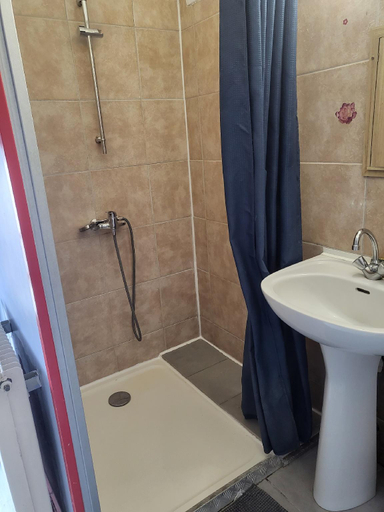 Bathroom 2, Proche Chateau, Loir-et-Cher