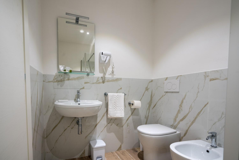 Bathroom, All'Imbarco - mytouristhome, La Spezia