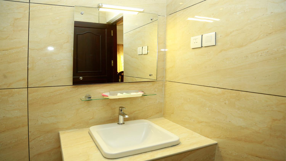 Bathroom 4, GAYATHRI HOTELS, Kozhikode