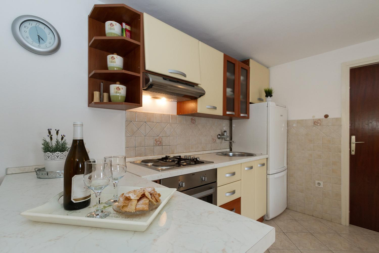 Others 3, Beach apartment M & B, Preko