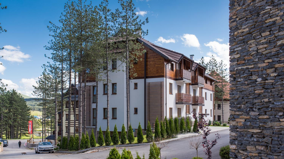 Exterior & Views