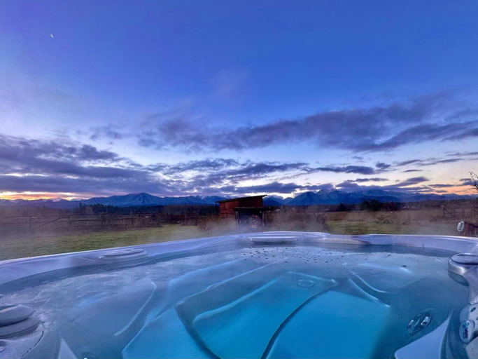 Sport & Beauty, Frontier Farmhouse-Sauna &HT, Clallam