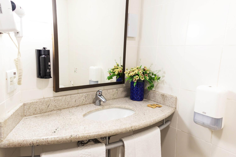 Bathroom 4, ibis Contagem Ceasa, Contagem