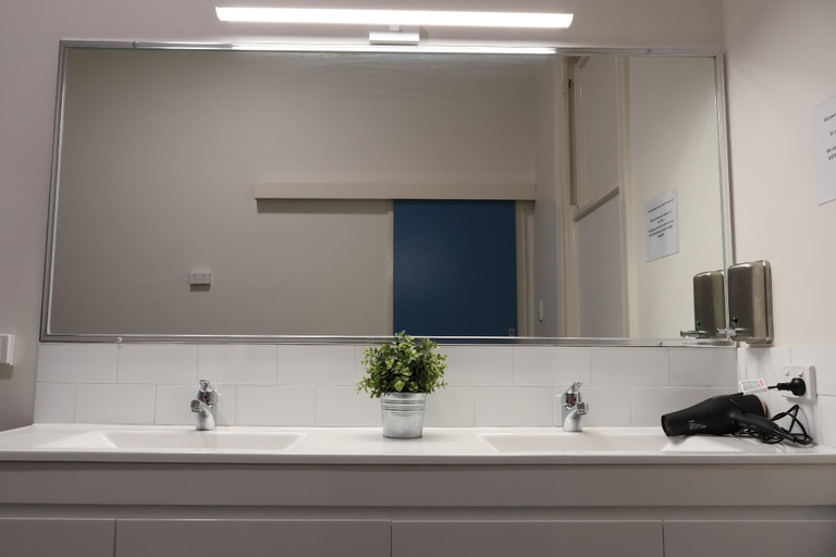 5, Emu Backpackers Perth - note - Valid Passport required for check in, Perth