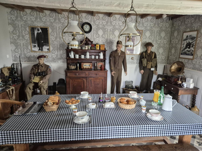 Food & Drinks 4, Auxais memory 44', Manche