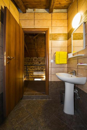 Bathroom, Petrini Spiti, Central Macedonia