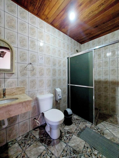 Bathroom, Pousada Parque Imperial no centro de Paraty, Parati