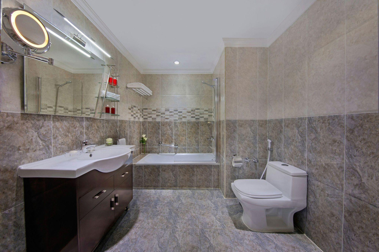 Bathroom 5, Ezdan Residences West Bay, Doha