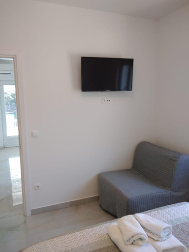Others 2, Apartment with Terrace, Pirovac