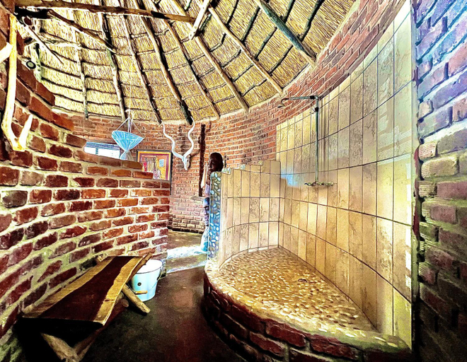 Bathroom 5, Roy's Rest Camp, Grootfontein