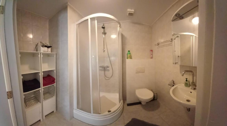 Bathroom, Polderzicht, Graft-De Rijp