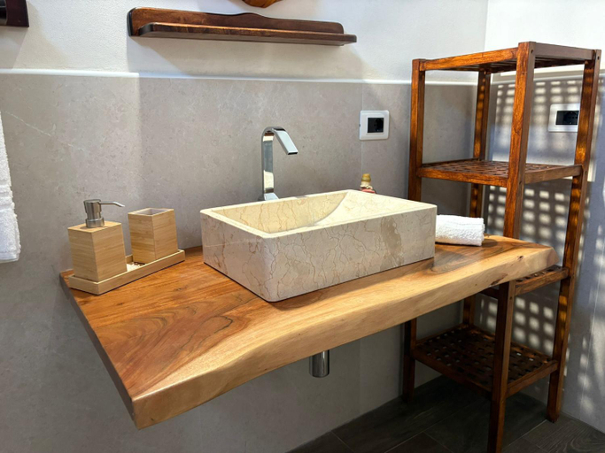 Bathroom 5, Selinunthia country house, Trapani