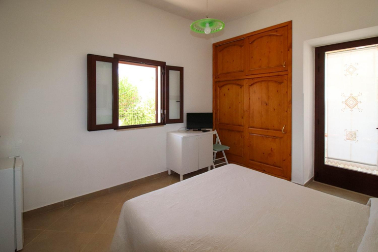 Others 5, Stanza B&B Posto Rosso, Lecce