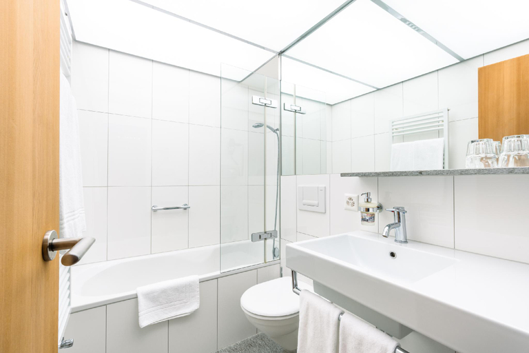 Bathroom 4, Hauser Hotel St. Moritz, Maloja