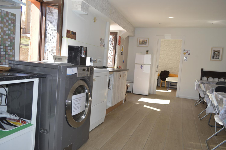 Others 5, Albergue Gares, Navarra