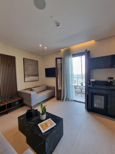 Others 2, La vie luxury suites, Attica