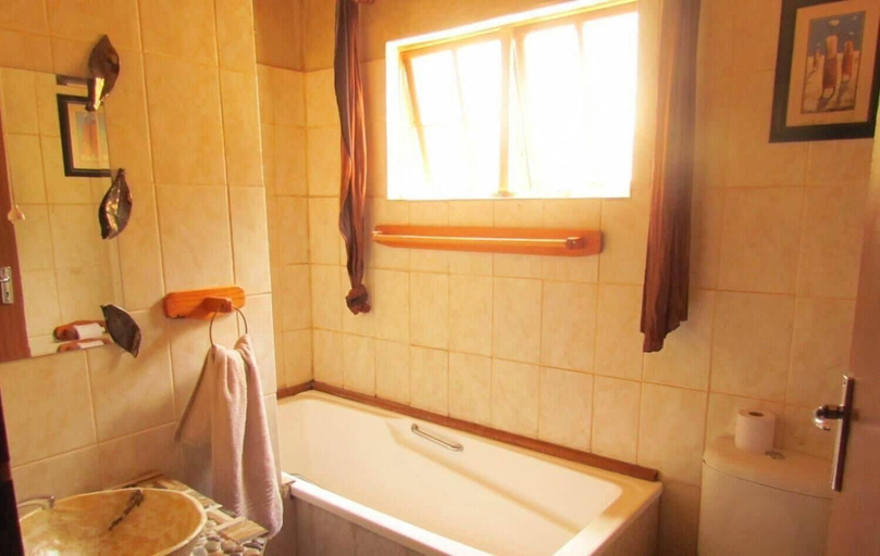 Bathroom 3, Hazyview Country Cottages, Ehlanzeni